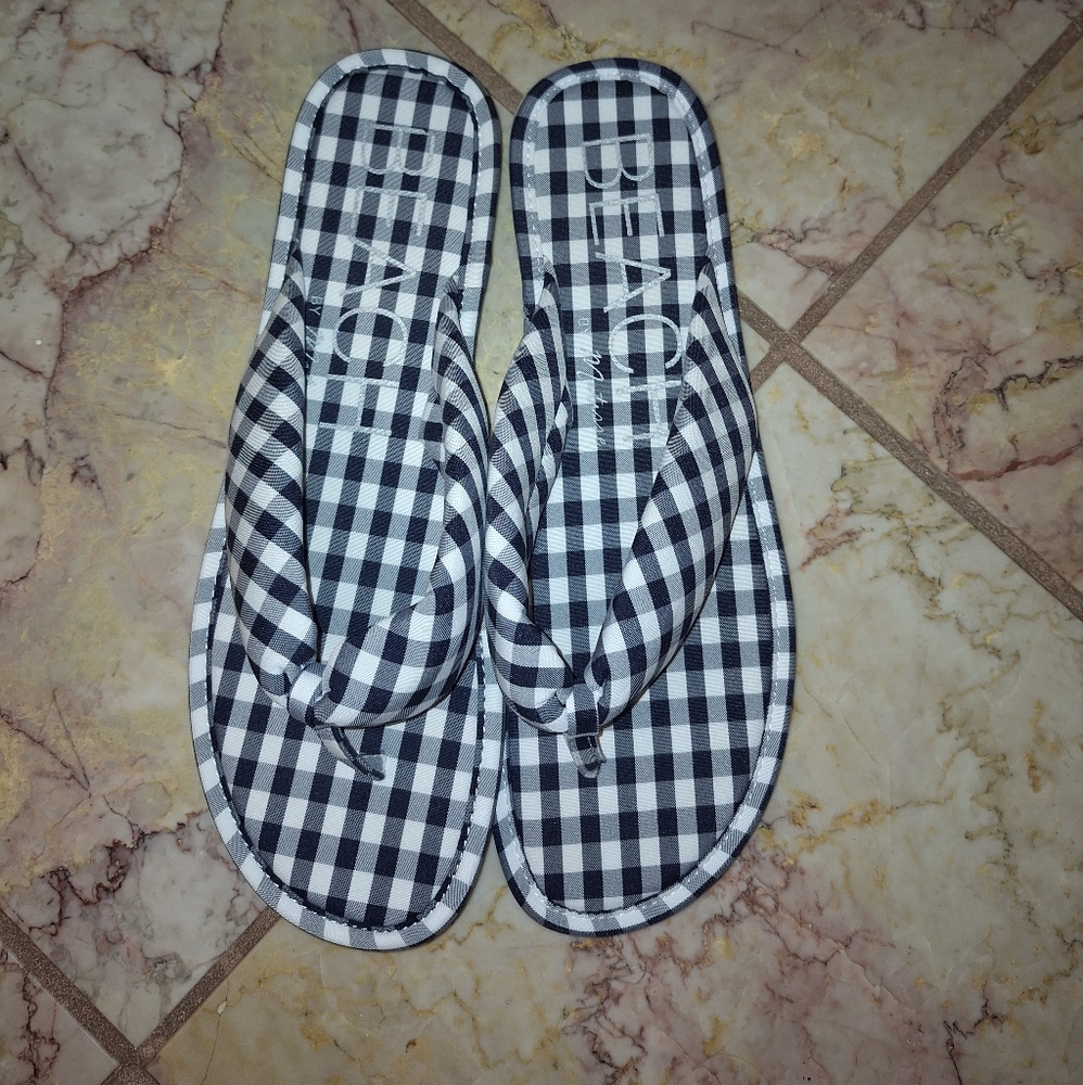 NWOT Gingham Sandals - Picture 3 of 7